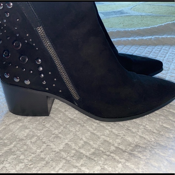 Tahari Black ankle boots , size 9 - Picture 3 of 12